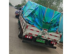 一台600KW柴油发电机组到货浙江工地叉车卸货